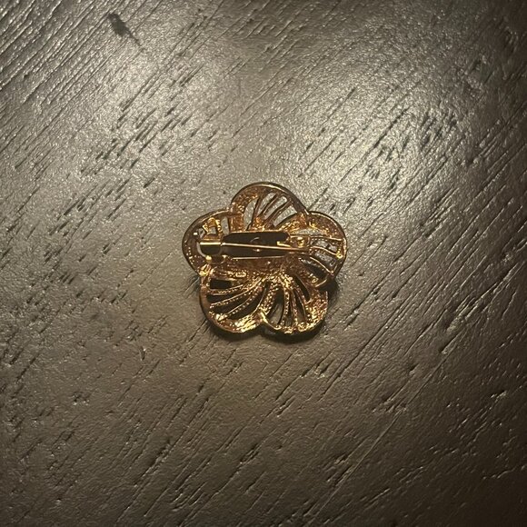 Vintage TINY Gold Tone Pinwheel Brooch with Rhinestones - Picture 3 of 5